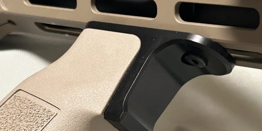m-lok grip device